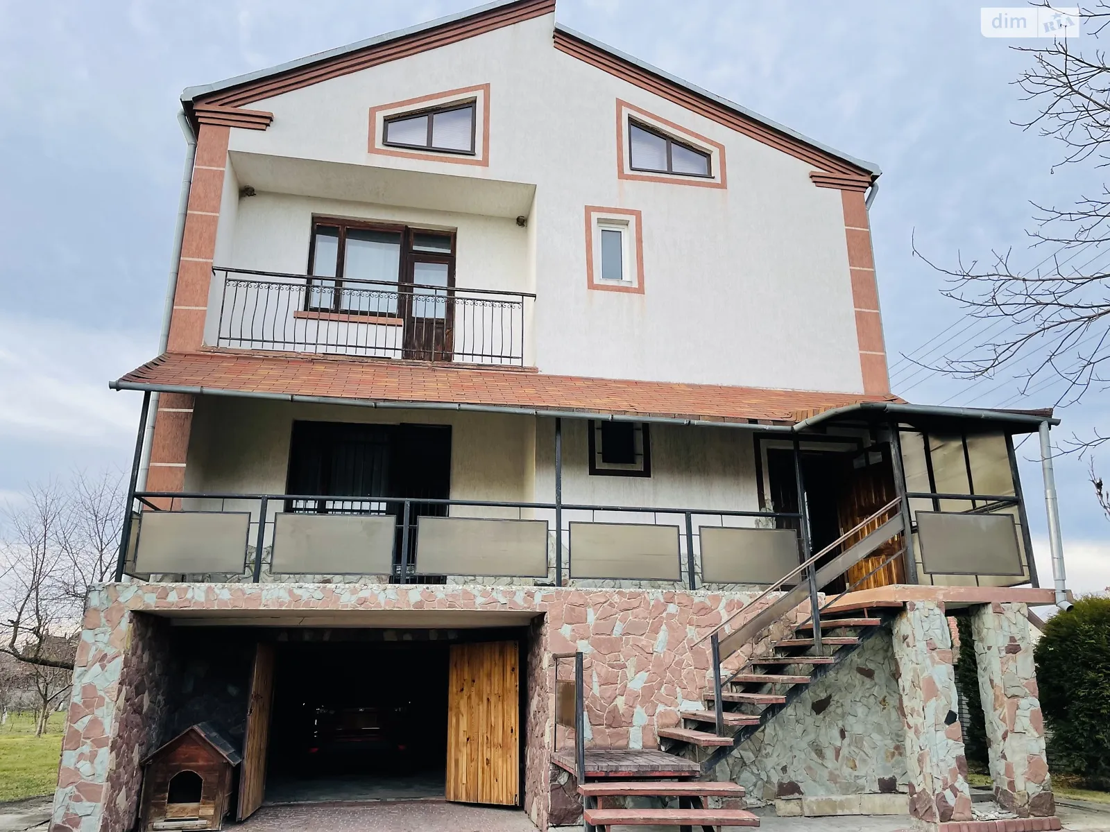 Продается дом на 2 этажа 230 кв. м с бассейном, цена: 140000 $ - фото 1