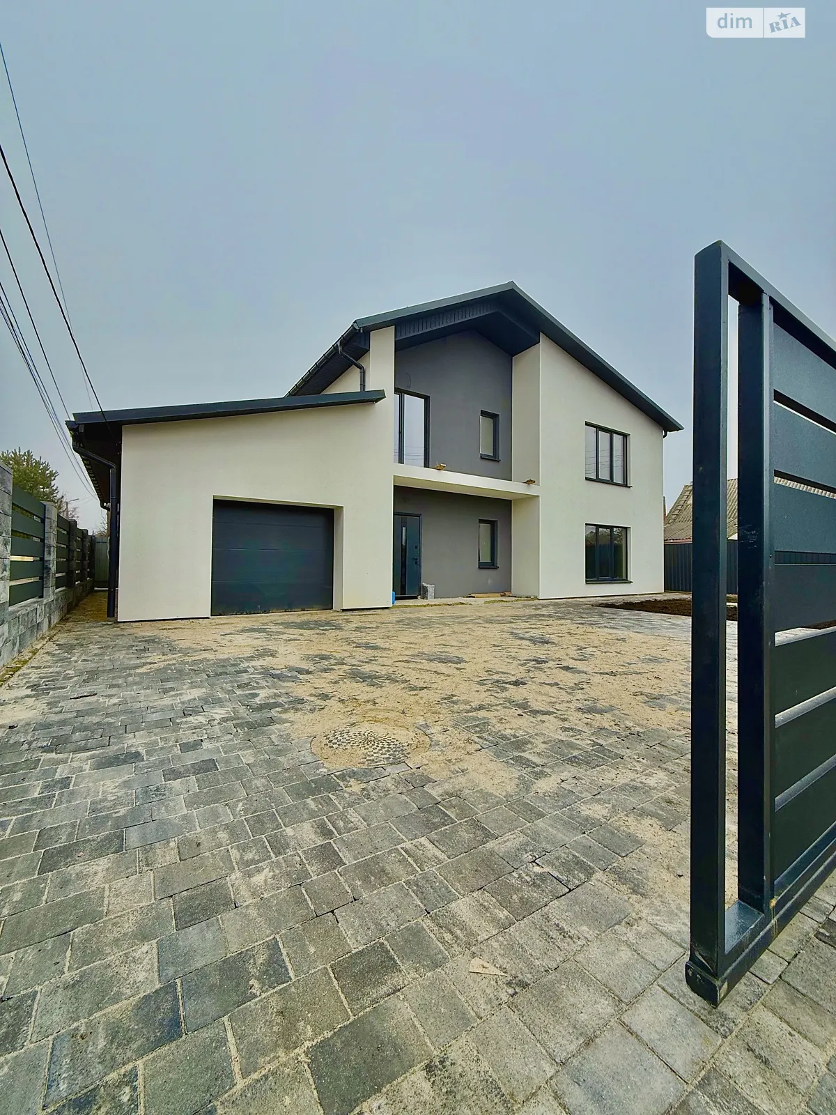 Продается дом на 2 этажа 175 кв. м с бассейном, цена: 192000 $ - фото 1