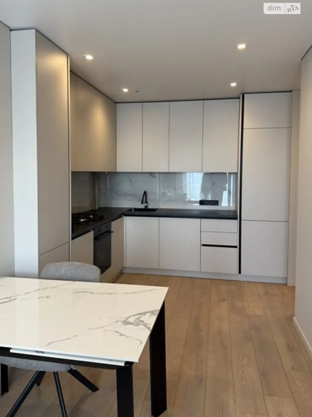 Продается 1-комнатная квартира 46 кв. м в Ужгороде, ул. Николая Бобяка, 8 - фото 1