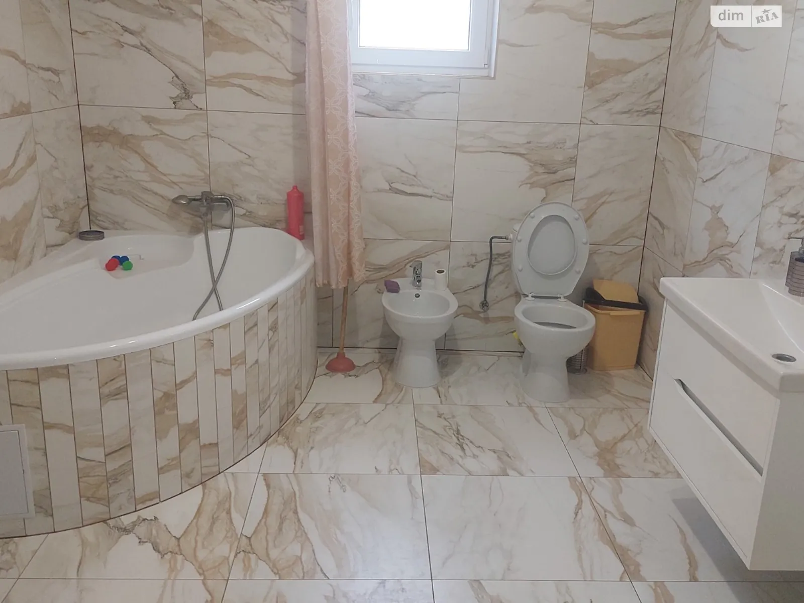 Сдается в аренду дом на 2 этажа 200 кв. м с террасой, цена: 1200 $ - фото 1