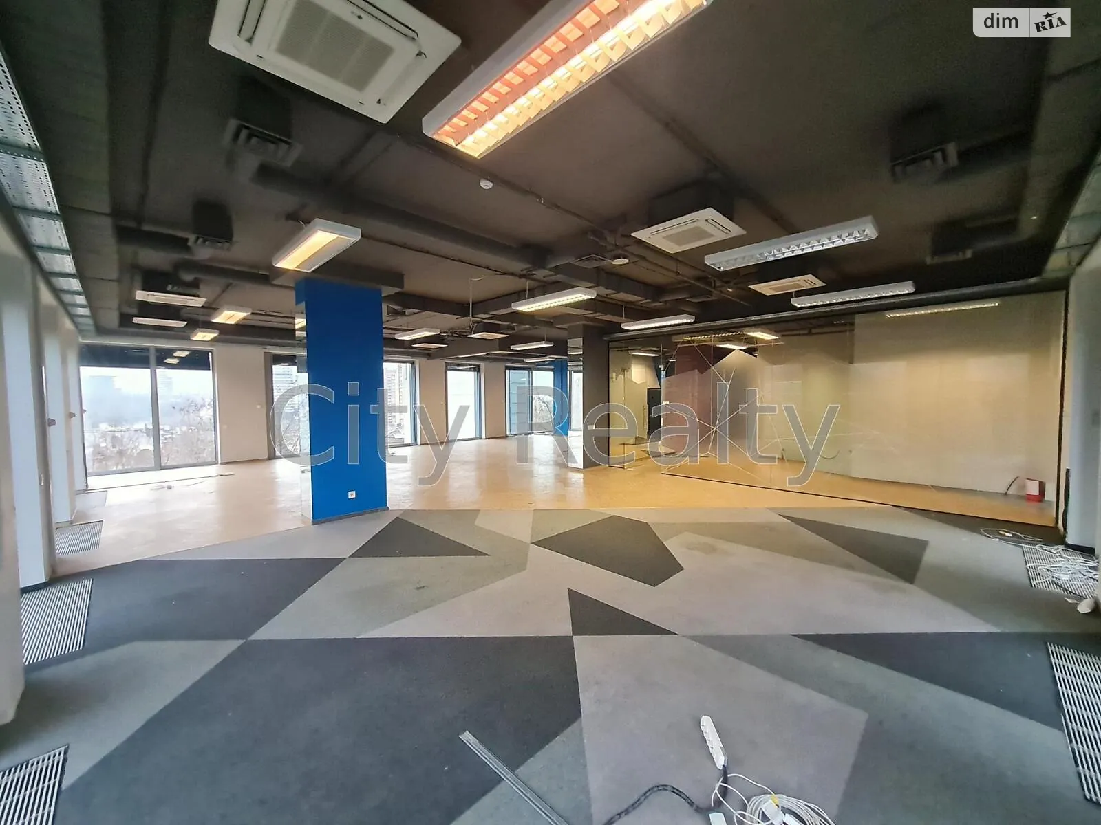 Сдается в аренду офис 490 кв. м в бизнес-центре, цена: 11270 $ - фото 1