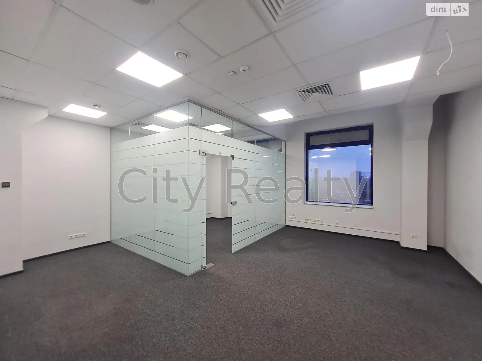 Сдается в аренду офис 924 кв. м в бизнес-центре, цена: 16632 $ - фото 1