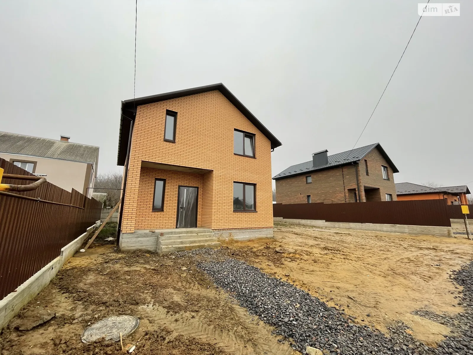 Продается дом на 2 этажа 120 кв. м с садом, цена: 85000 $ - фото 1