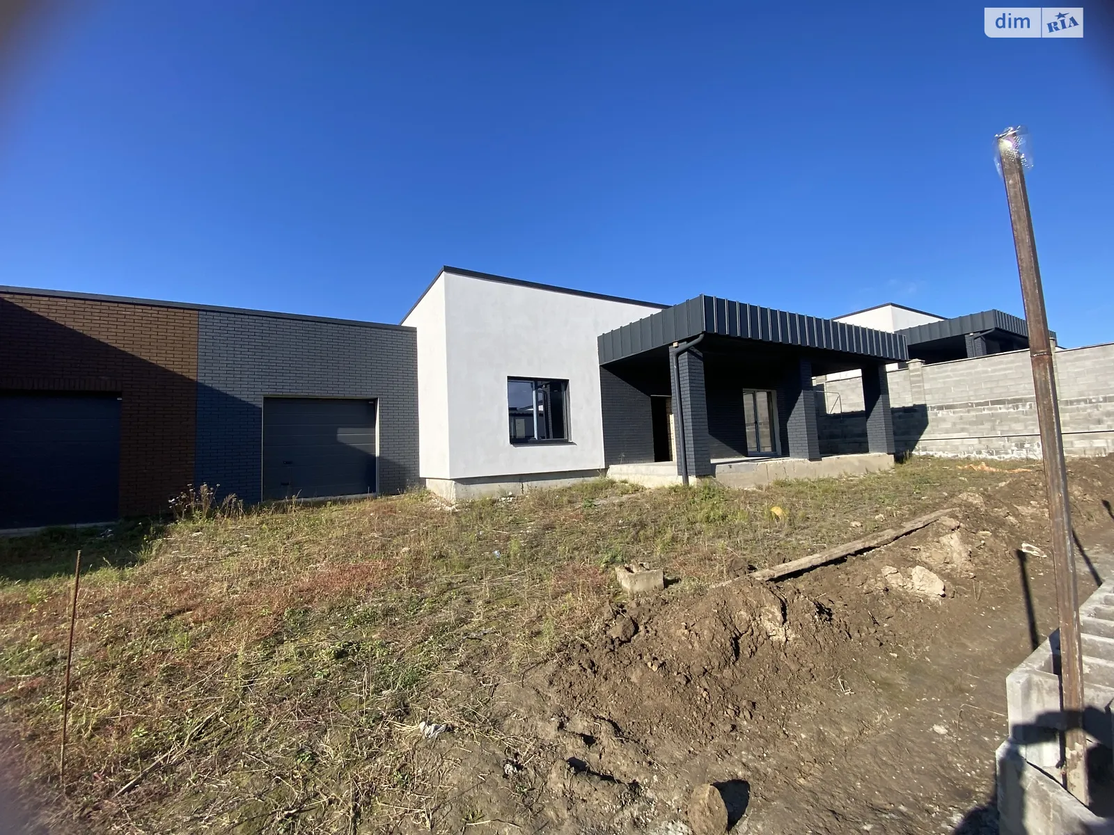 Продается одноэтажный дом 160 кв. м с гаражом, цена: 95000 $ - фото 1