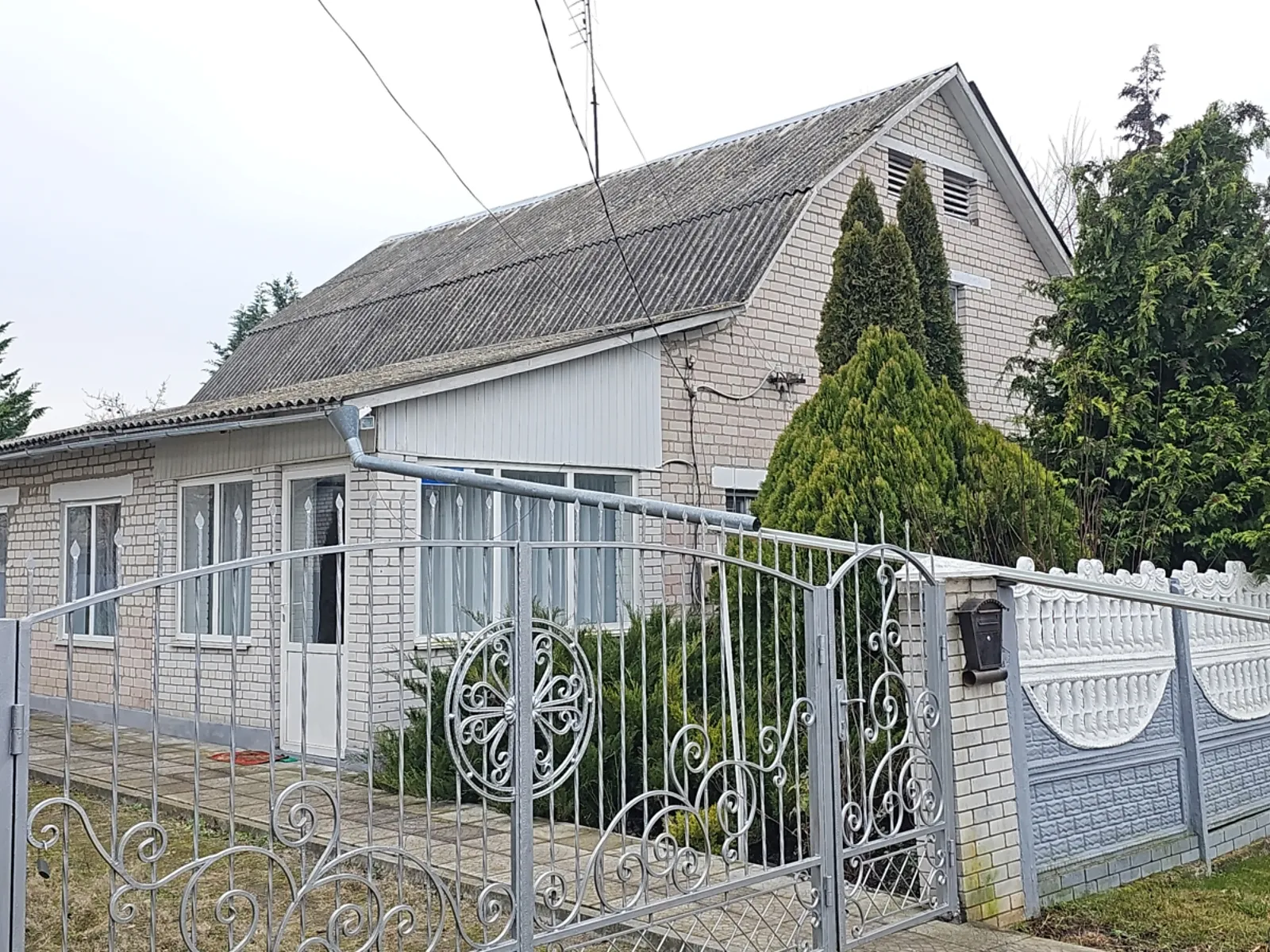 Продается дом на 2 этажа 174 кв. м с верандой, цена: 42000 $ - фото 1