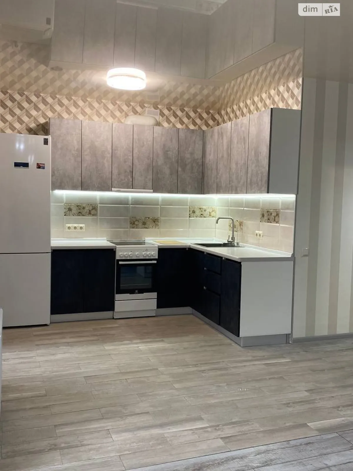 Продается 1-комнатная квартира 39 кв. м в Харькове, ул. Академика Барабашова, 10В - фото 1