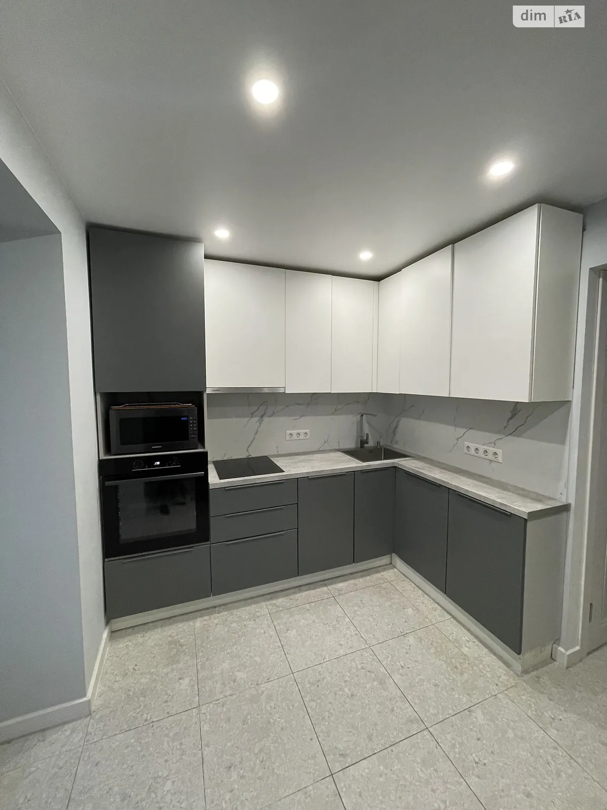 Продается 1-комнатная квартира 39.1 кв. м в Киеве, ул. Александра Попова, 15 - фото 1