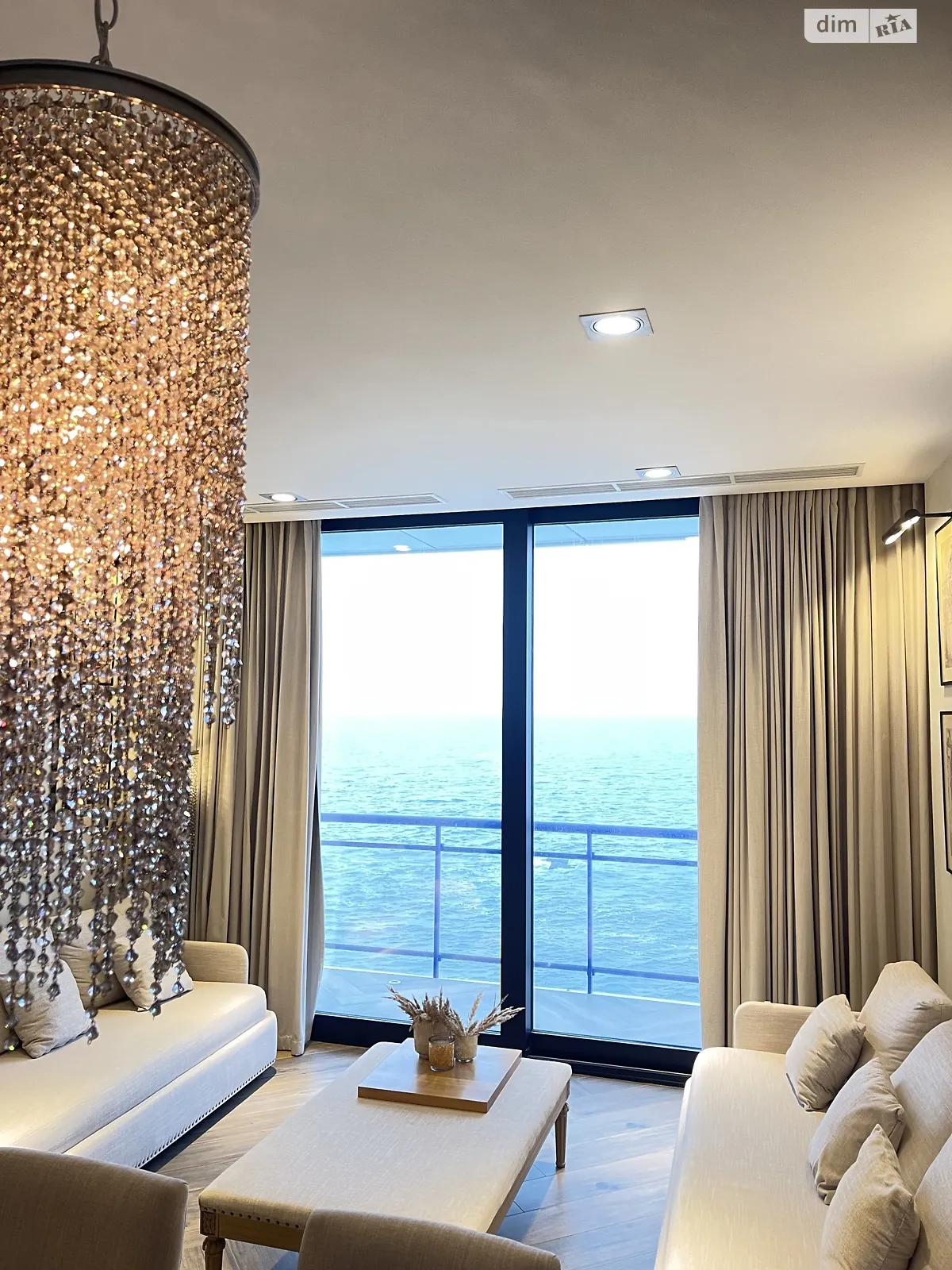 Продається 1-кімнатна квартира 101.2 кв. м у Одесі, вул. Бернардацці, 2А - фото 1