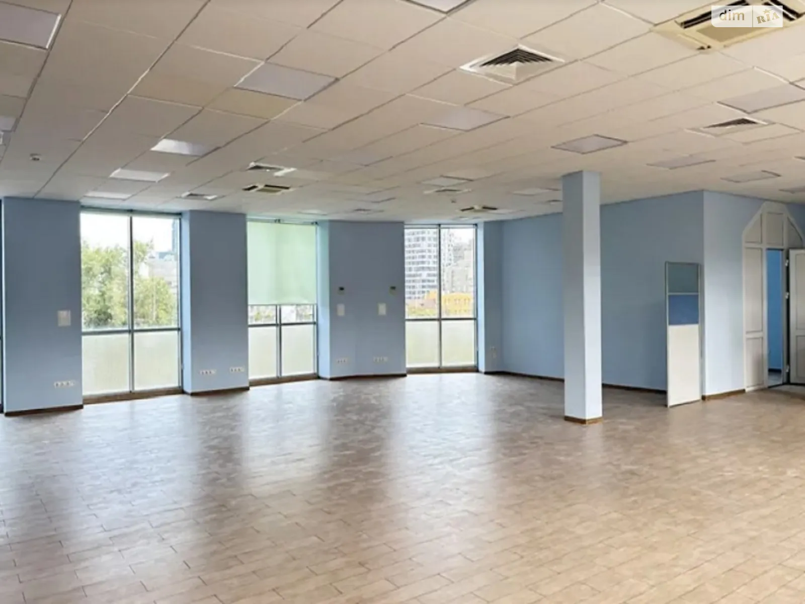 Сдается в аренду офис 275 кв. м в бизнес-центре, цена: 123750 грн - фото 1