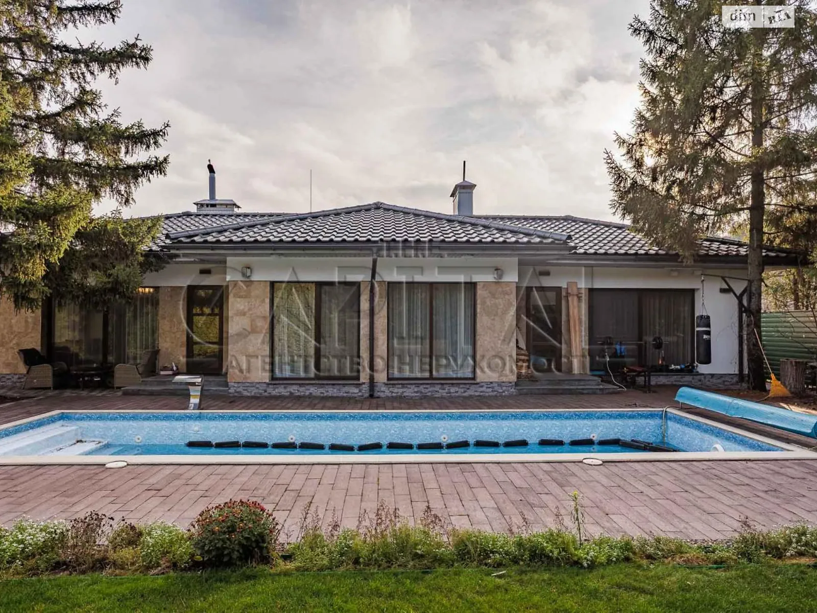 Продается дом на 2 этажа 500 кв. м с подвалом, цена: 1250000 $ - фото 1