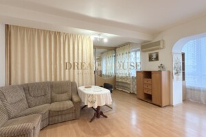 Продажа квартиры, Киев, р‑н. Чоколовка, ст.м. Шулявская, Чоколовский бульвар, дом 19