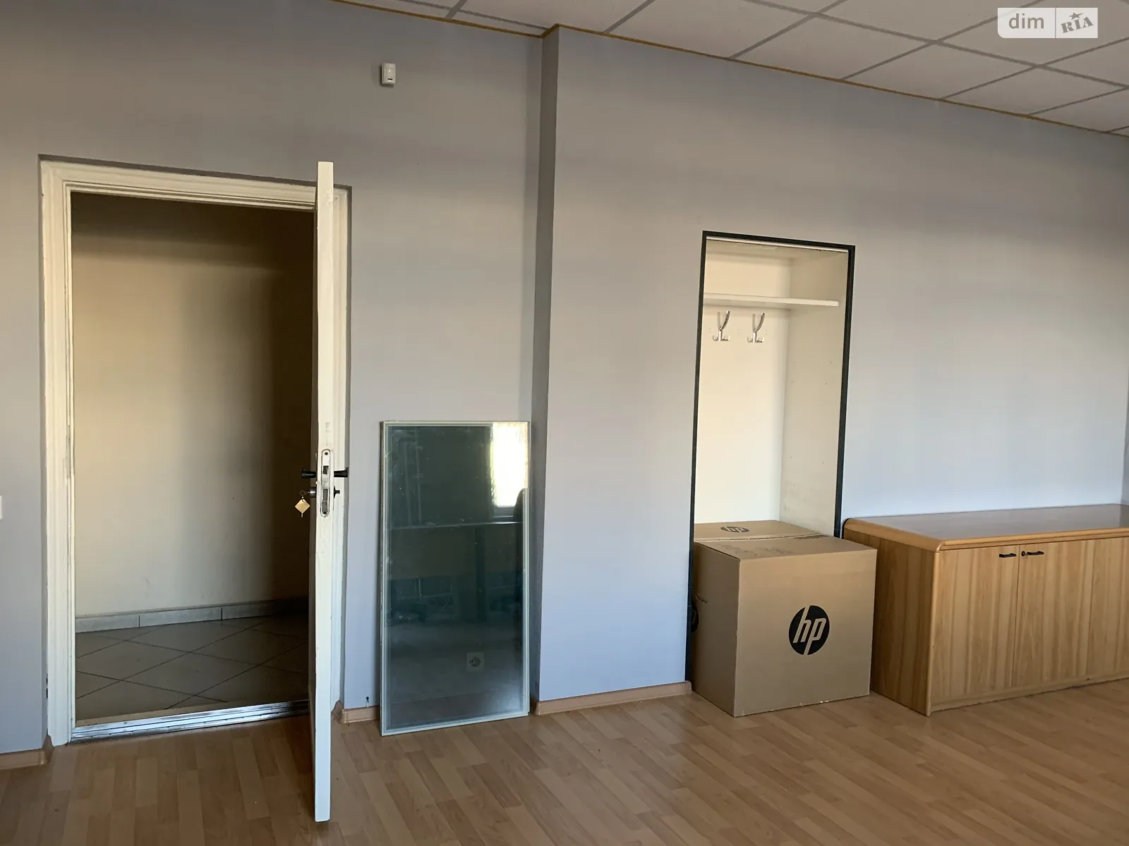 Сдается в аренду офис 29.2 кв. м в бизнес-центре, цена: 8176 грн - фото 1