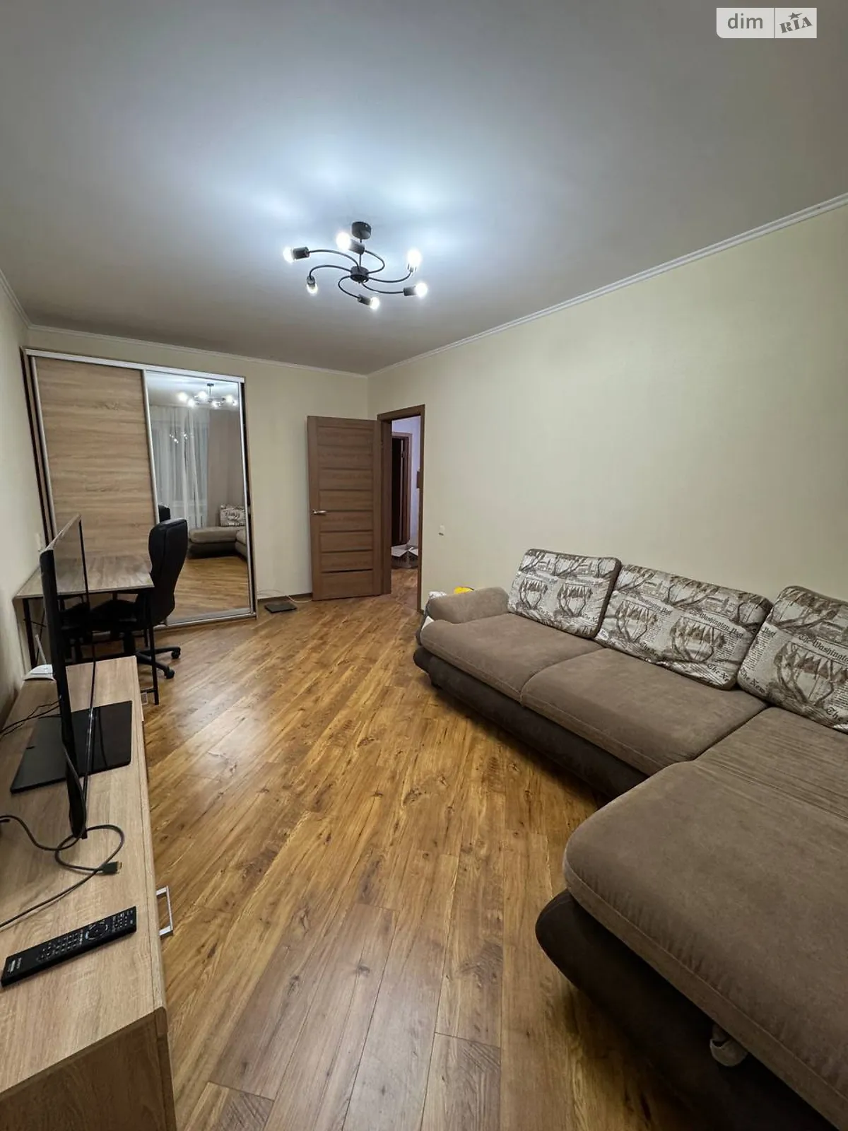 Продается 3-комнатная квартира 64 кв. м в Виннице, ул. Павла Корнелюка(Станиславского) - фото 1