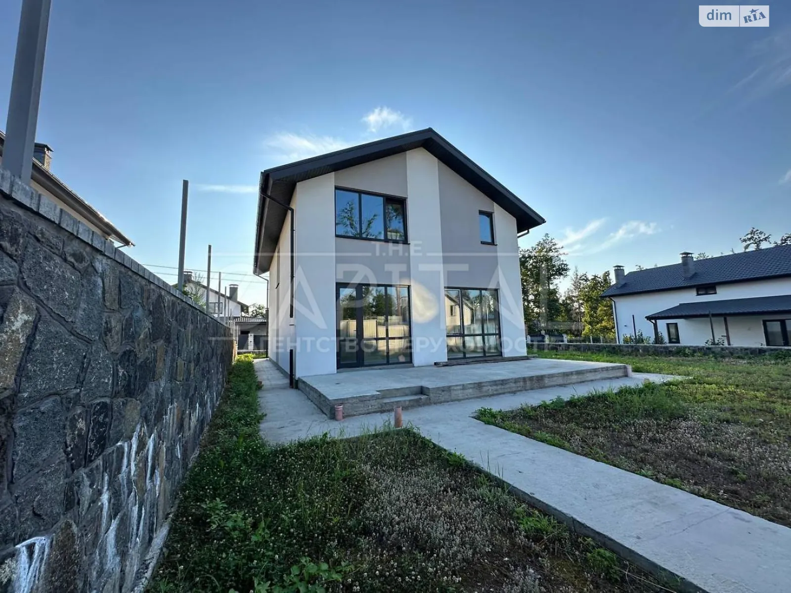 Продается дом на 2 этажа 171.6 кв. м с гаражом, цена: 135000 $ - фото 1