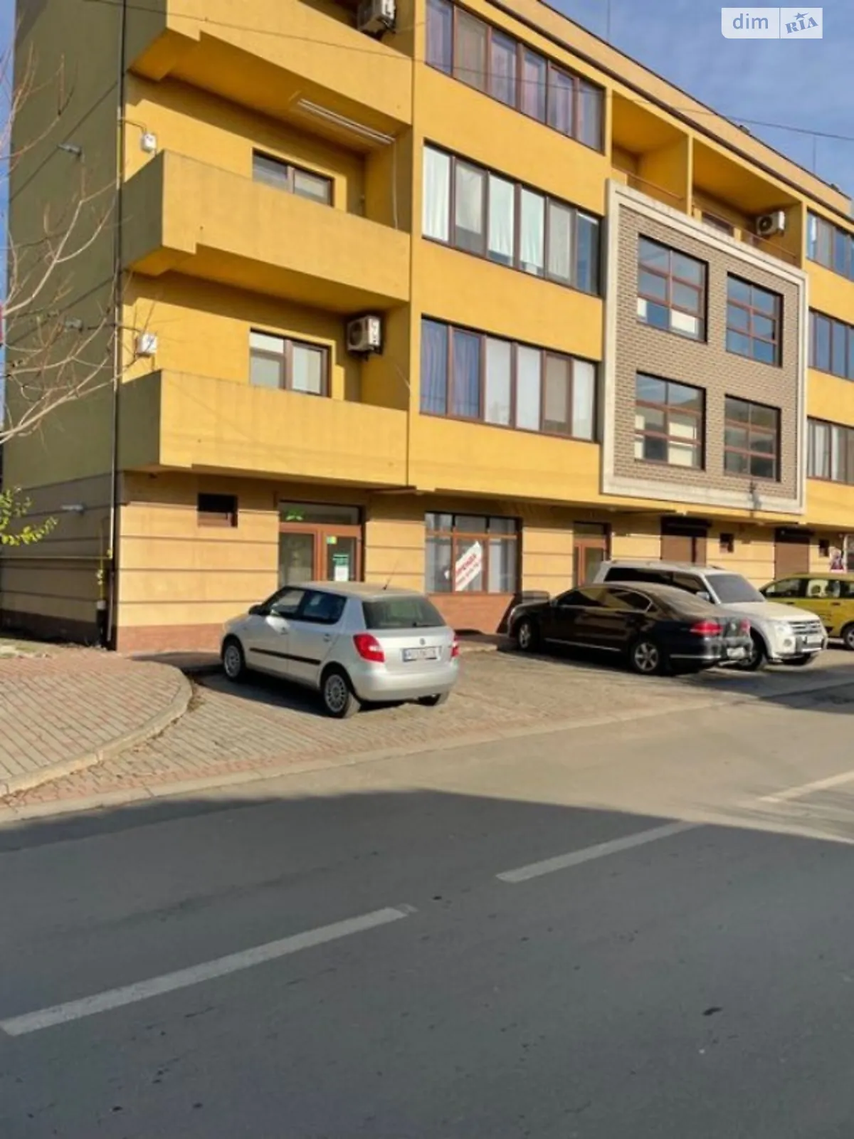 Сдается в аренду офис 55 кв. м в бизнес-центре, цена: 400 $ - фото 1