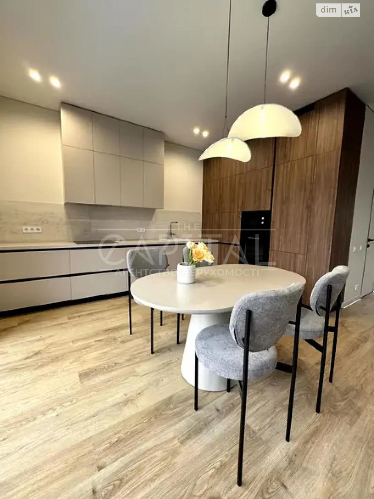 Сдается в аренду дом на 2 этажа 150 кв. м с участком, цена: 3400 $ - фото 1