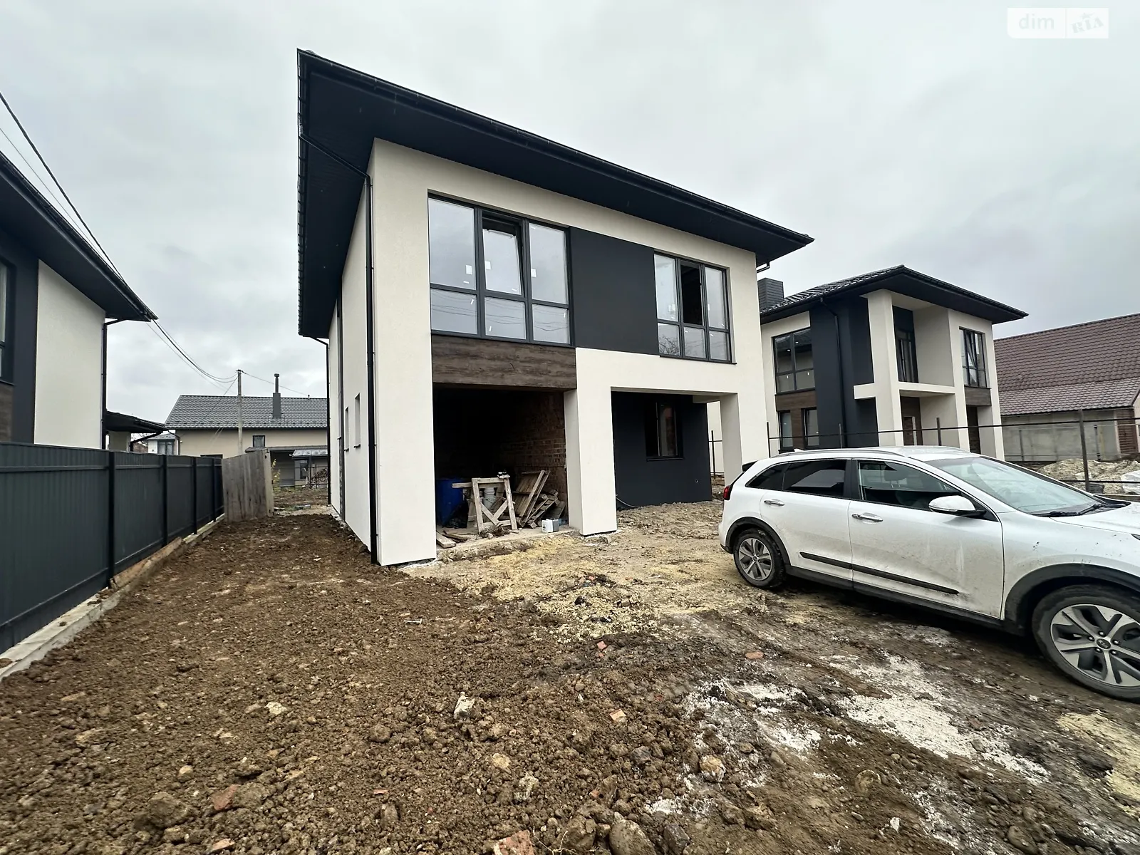 Продается дом на 2 этажа 165 кв. м с участком, цена: 195000 $ - фото 1