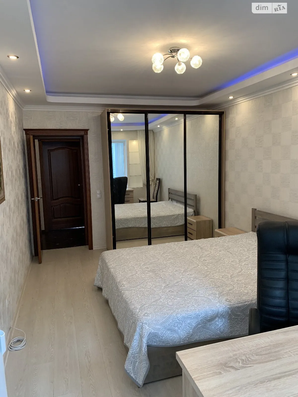 Продається 2-кімнатна квартира 53 кв. м у Дніпрі, вул. Юлії Залюбовської(Путилівська) - фото 1