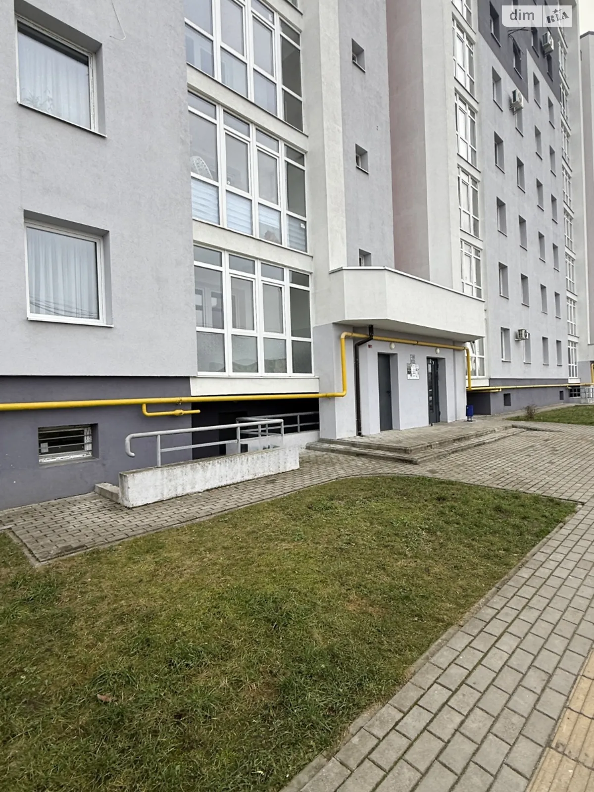 Продается 3-комнатная квартира 82 кв. м в Лисиничах, ул. Глинянский Тракт - фото 1