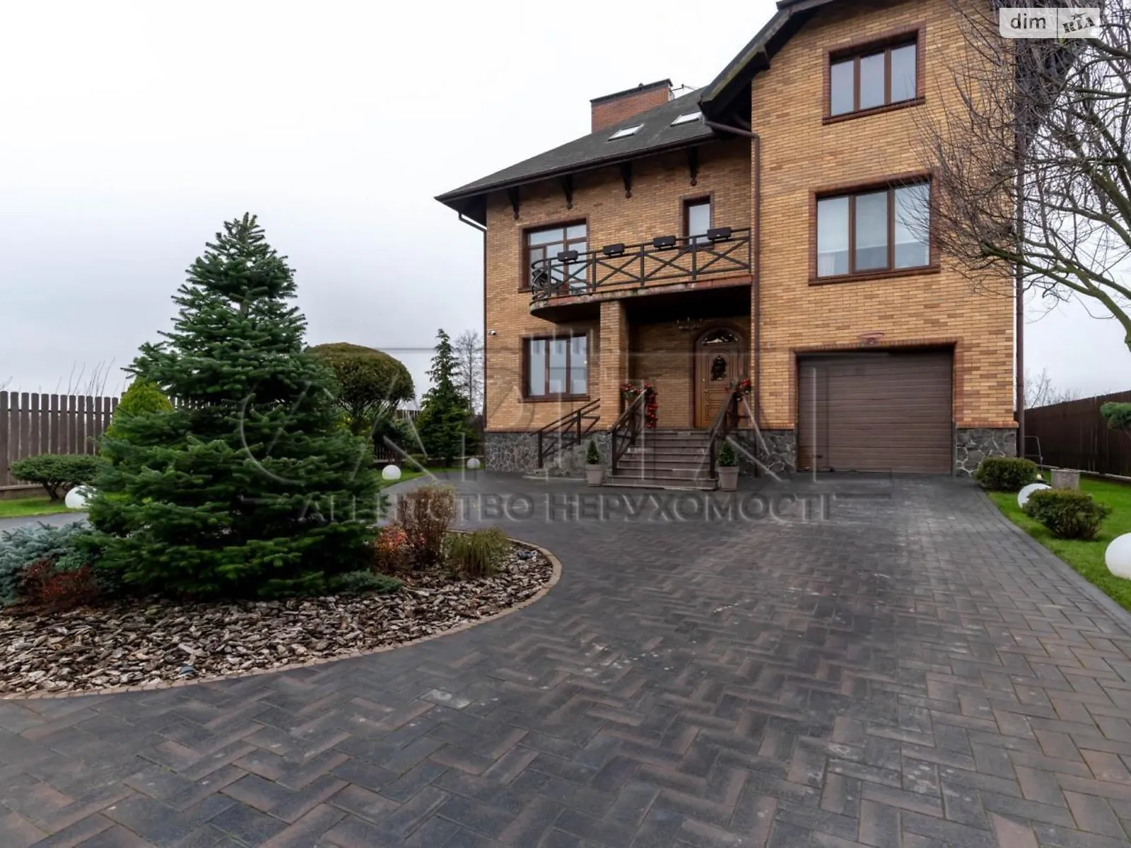 Продается дом на 3 этажа 564 кв. м с мебелью, цена: 600000 $ - фото 1