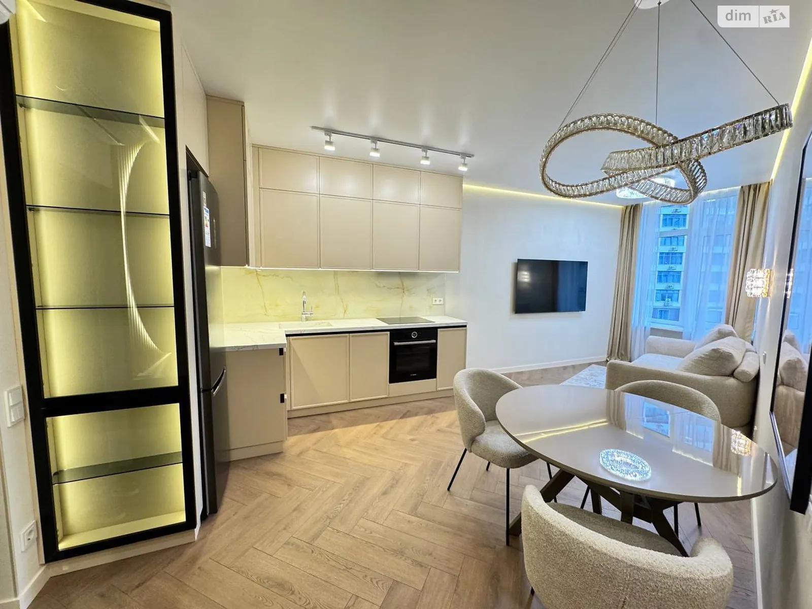 Продается 1-комнатная квартира 46 кв. м в Одессе, ул. Валерия Самофалова, 16А/6 - фото 1