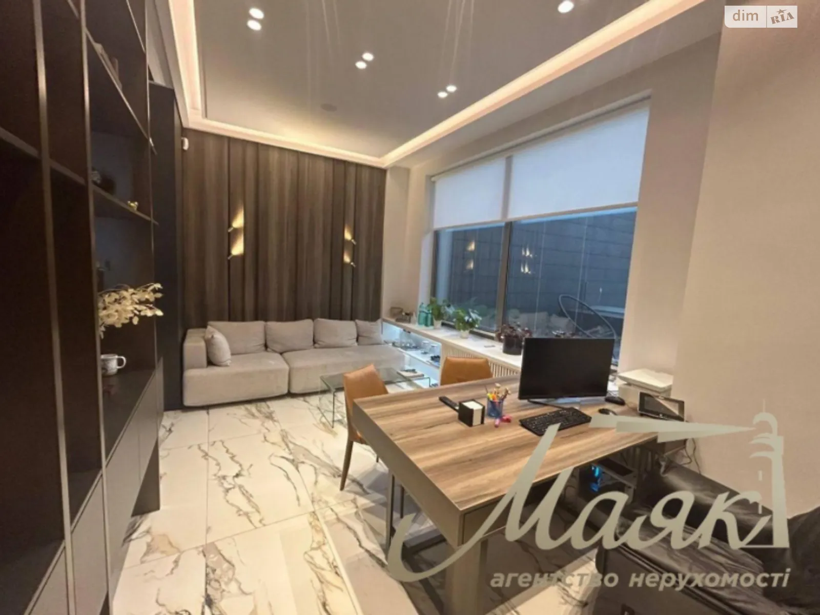 Сдается в аренду офис 65 кв. м в бизнес-центре, цена: 1400 $ - фото 1