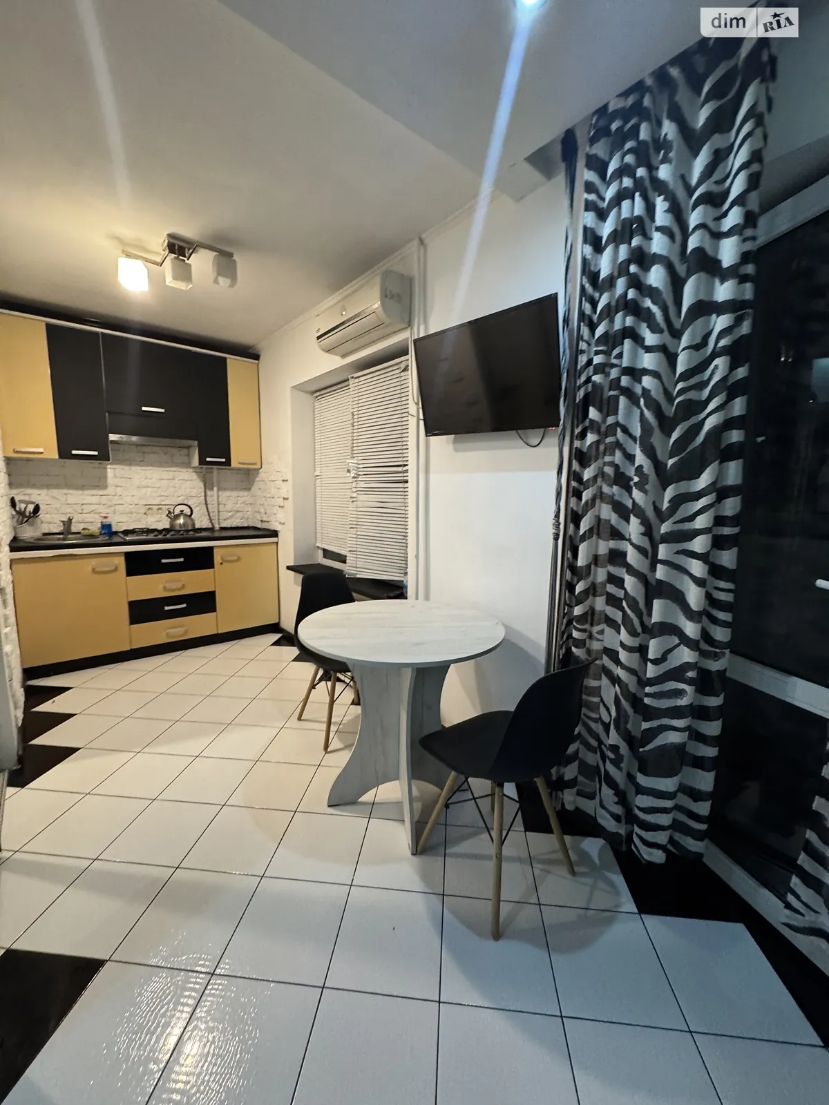 Продається 1-кімнатна квартира 30 кв. м у Києві, просп. Червоної Калини(Маяковського Володимира), 4А - фото 1