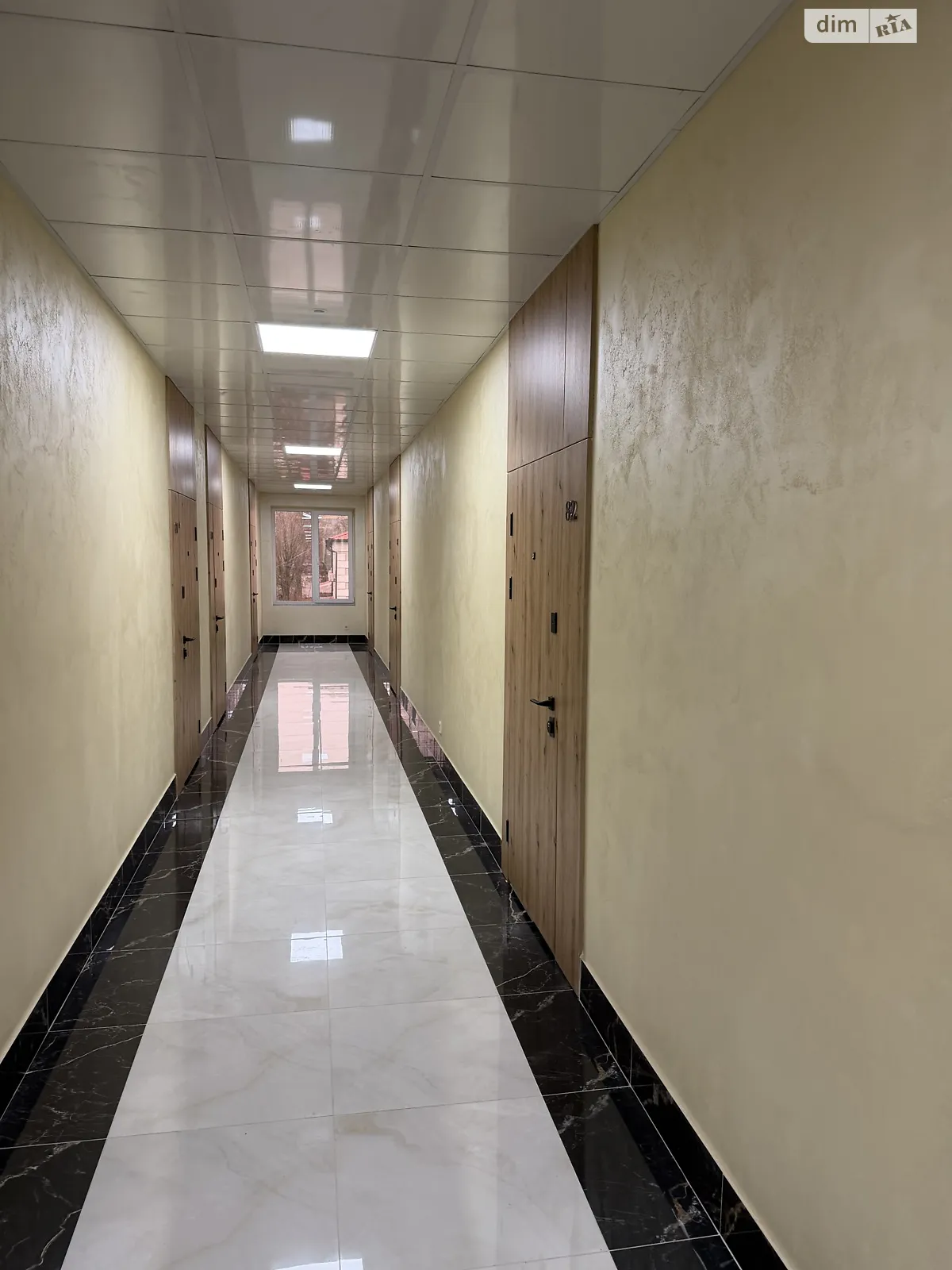 Продается офис 17 кв. м в бизнес-центре, цена: 21000 $ - фото 1