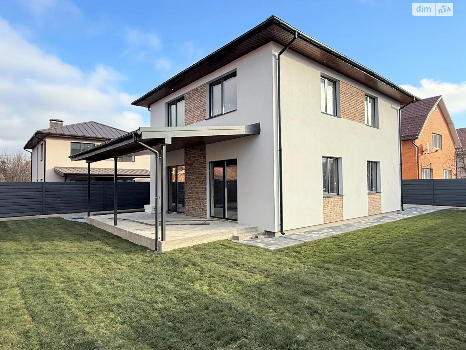 Продается дом на 2 этажа 154 кв. м с балконом, цена: 175000 $ - фото 1