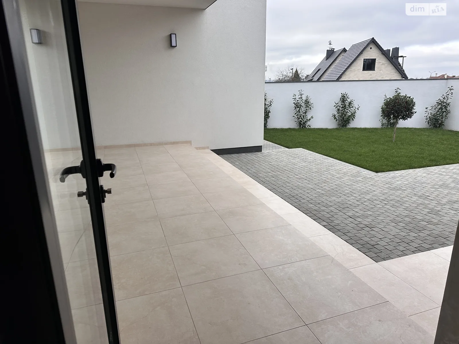 Продается одноэтажный дом 180 кв. м с подвалом, цена: 950000 $ - фото 1