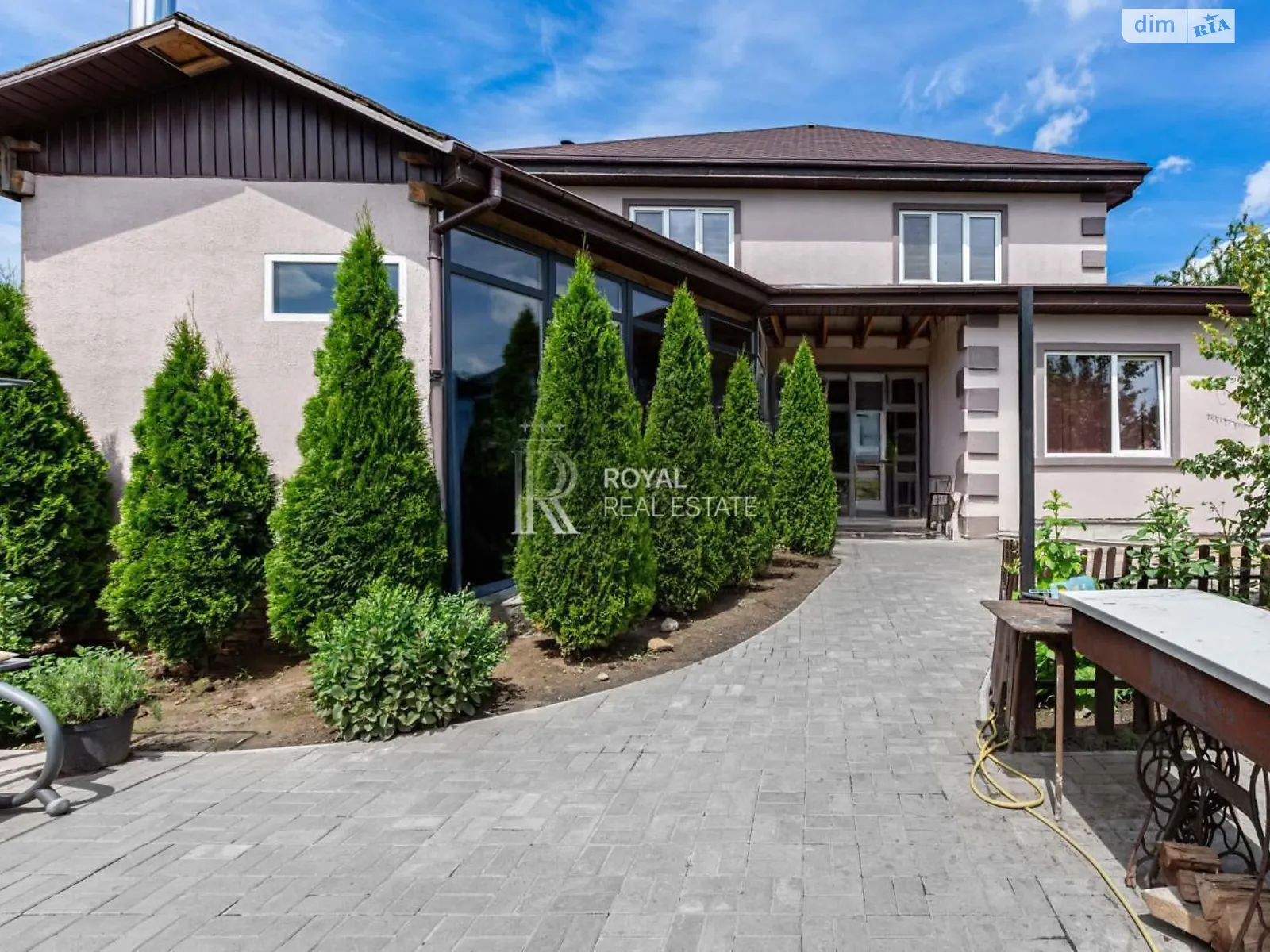 Продается дом на 2 этажа 234 кв. м с гаражом, цена: 205000 $ - фото 1