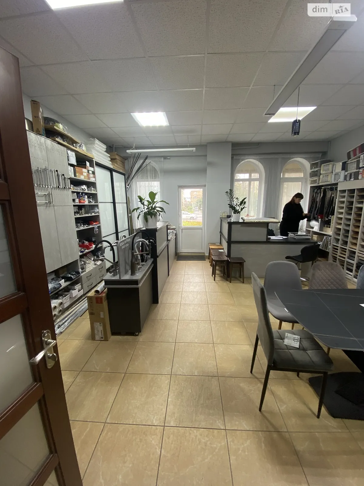 Продается помещения свободного назначения 65 кв. м в 5-этажном здании, цена: 67000 $ - фото 1