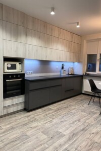 Продаж квартири, Харків, р‑н. Піски, ст.м. Центральний ринок, Рогатинська Левада вулиця, буд. 18