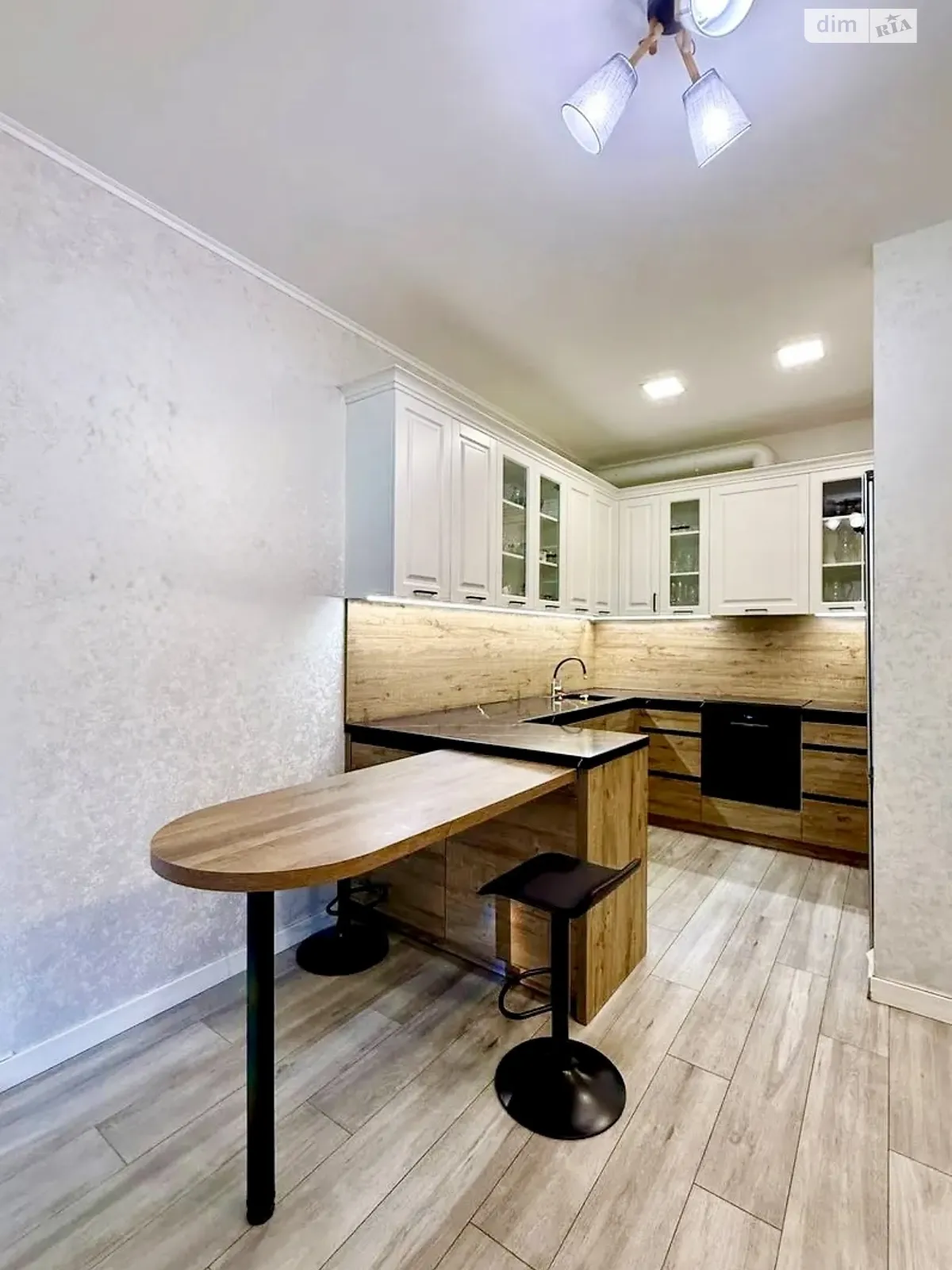 Продается дом на 2 этажа 155 кв. м с бассейном, цена: 250000 $ - фото 1