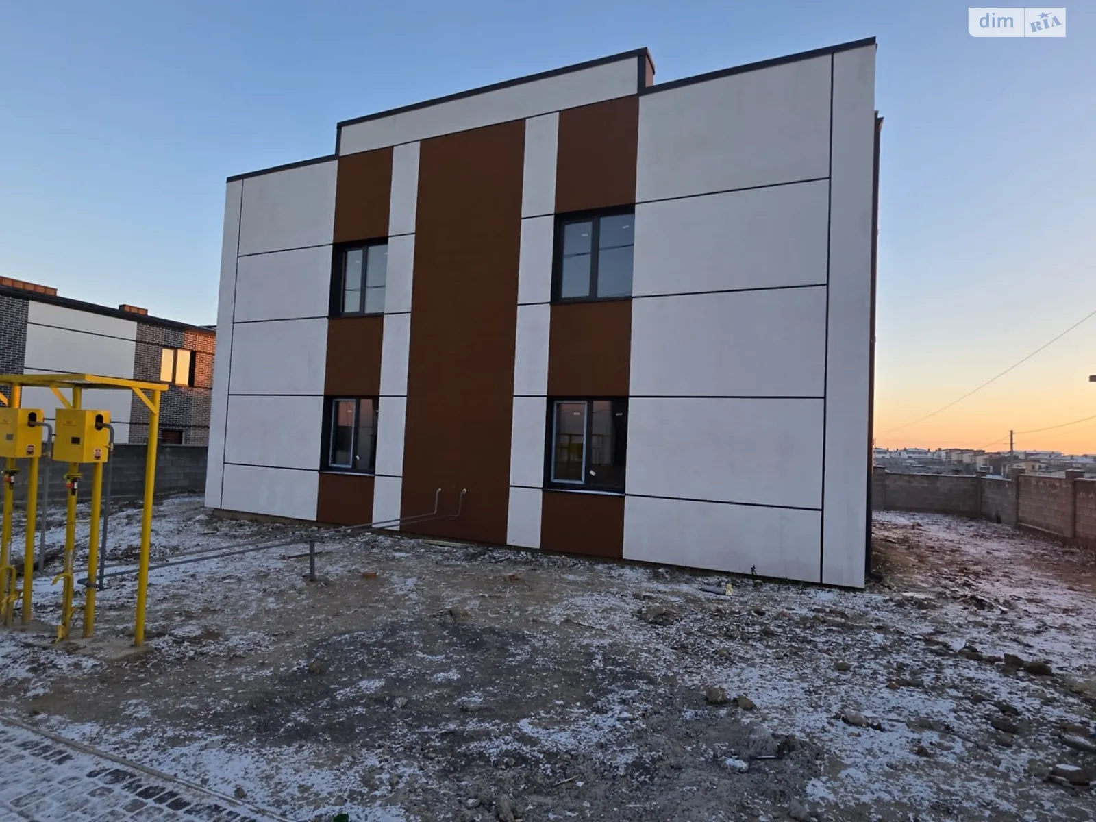 мас. Макарова Авторынок Ровно, цена: 75000 $ - фото 1