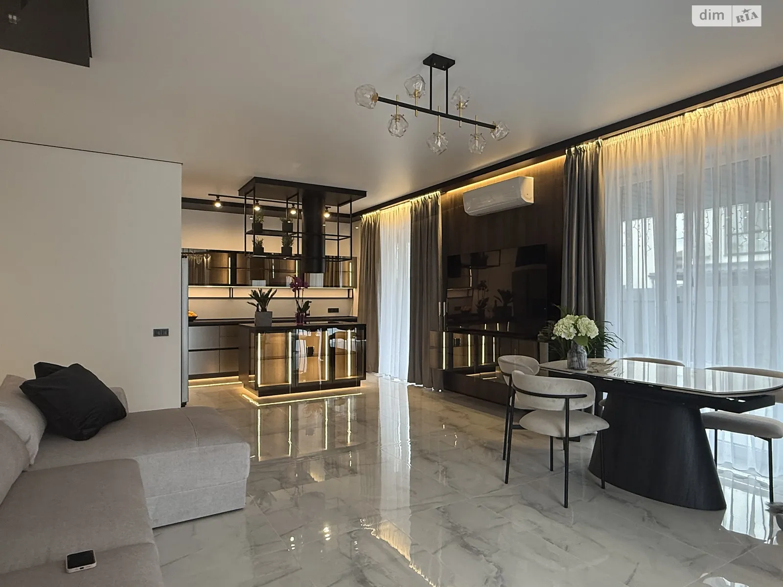 Продается дом на 2 этажа 180 кв. м с верандой, цена: 370000 $ - фото 1