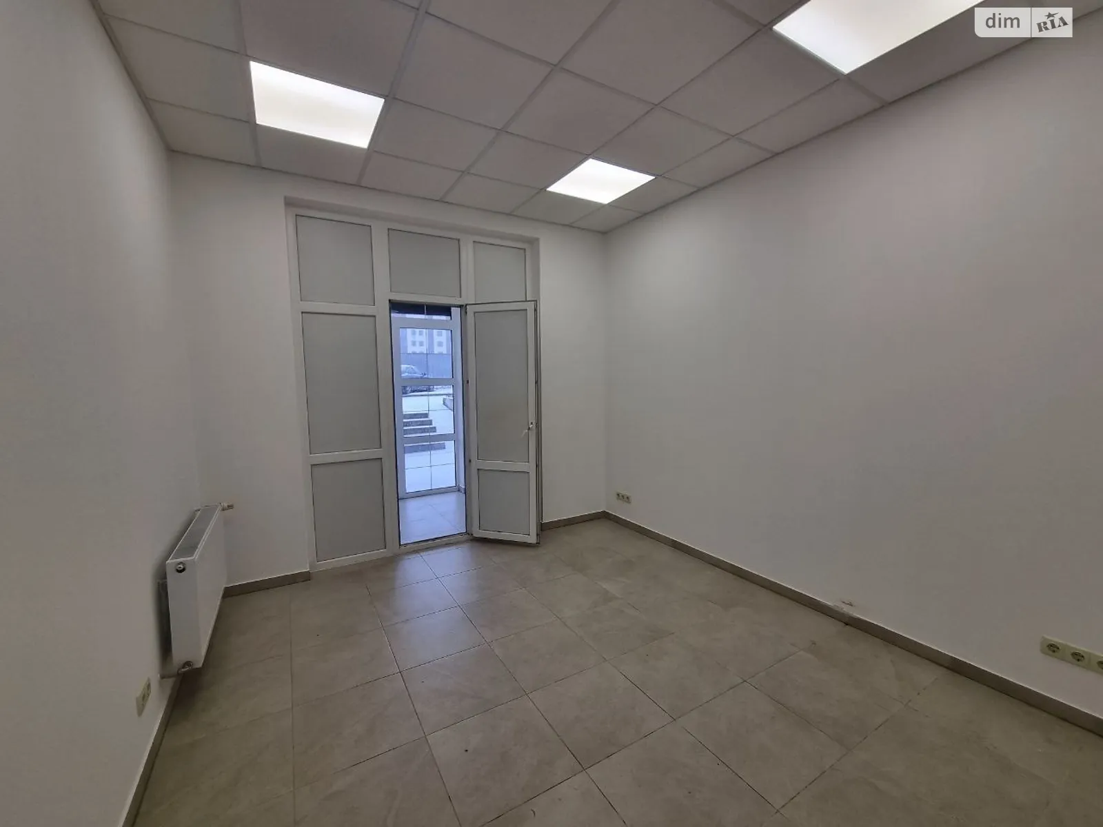 Сдается в аренду помещения свободного назначения 42 кв. м в 10-этажном здании, цена: 12000 грн - фото 1