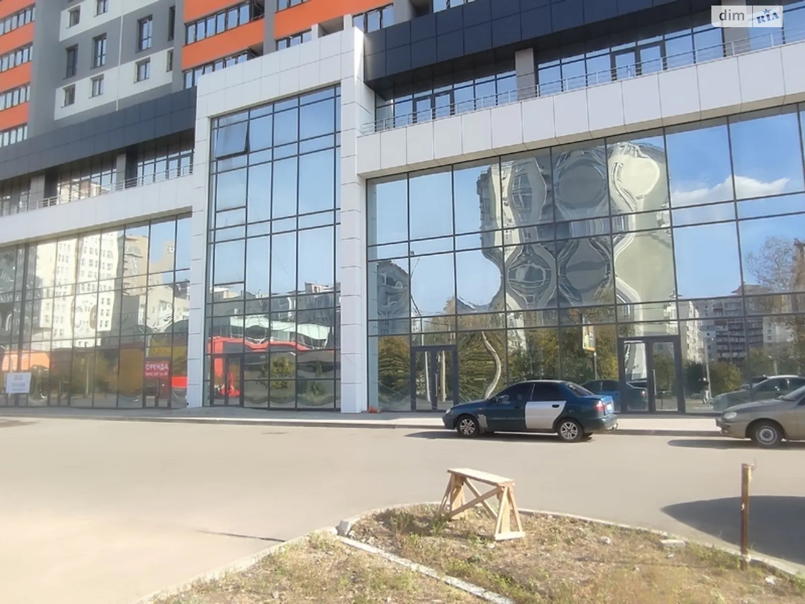 Сдается в аренду объект сферы услуг 144.5 кв. м в 17-этажном здании, цена: 2160 $ - фото 1