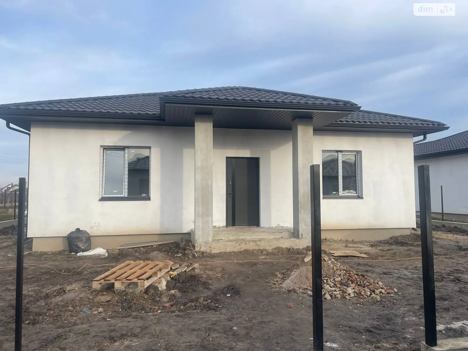 Продається одноповерховий будинок 103 кв. м з бесідкою, цена: 74000 $ - фото 1