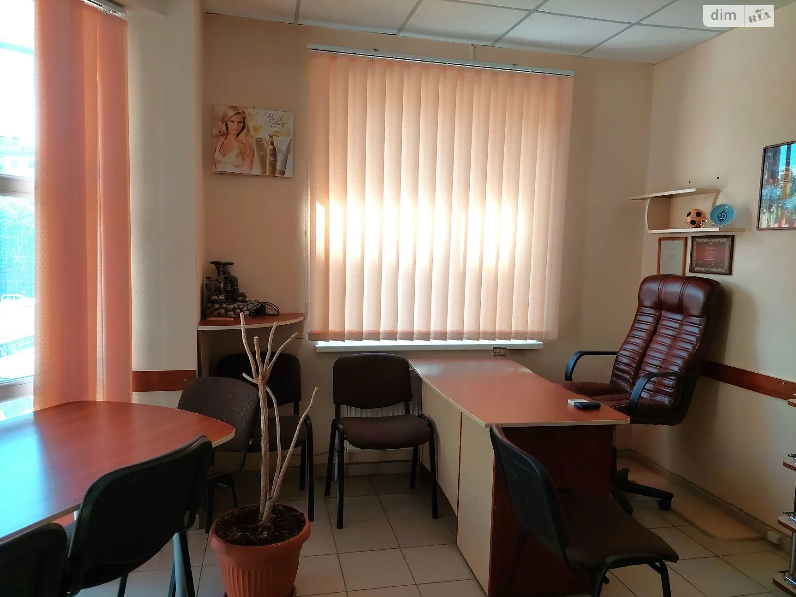 Сдается в аренду офис 32 кв. м в бизнес-центре, цена: 10000 грн - фото 1