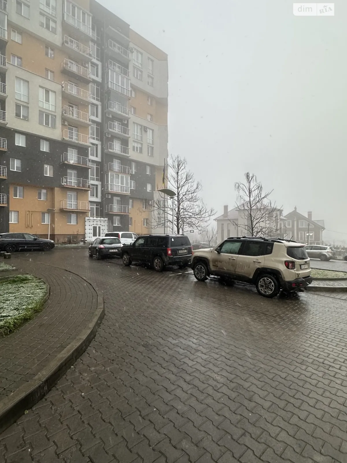 Продается 4-комнатная квартира 110.2 кв. м в Черновцах, ул. Немировская, 1А - фото 1