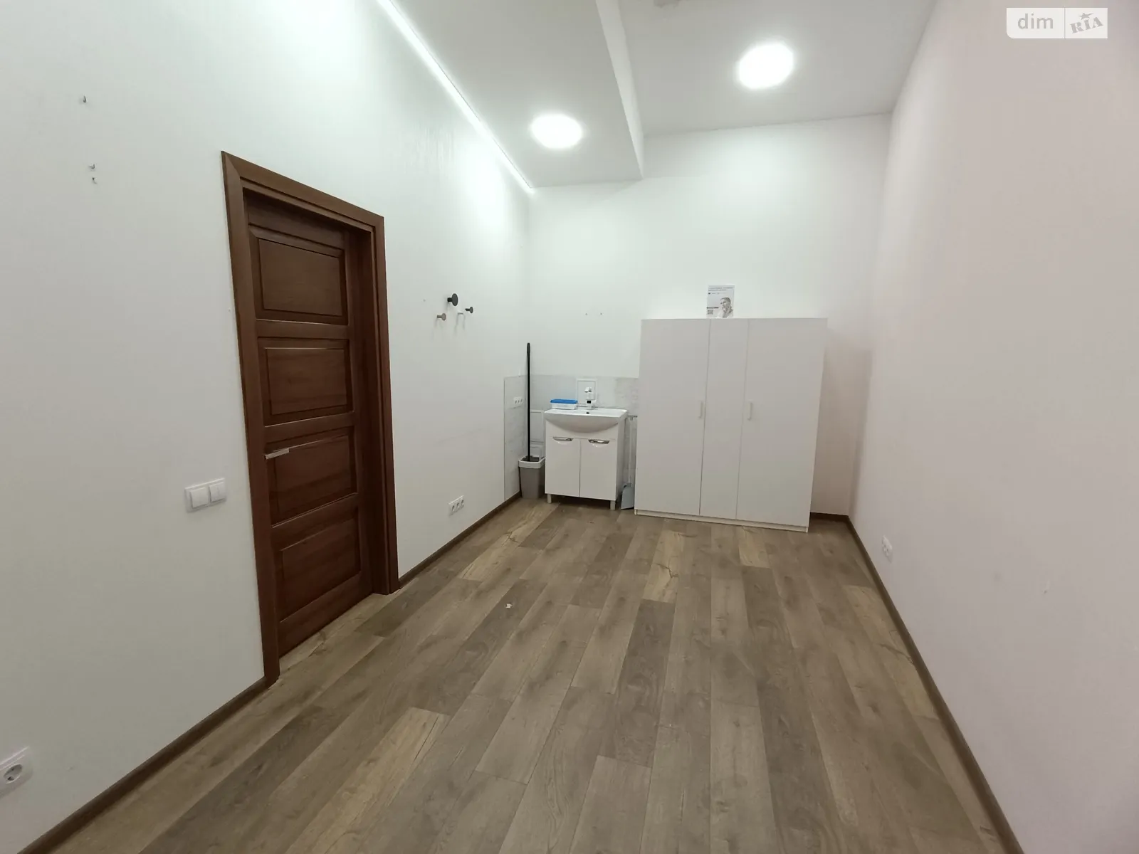 Сдается в аренду офис 17 кв. м в бизнес-центре, цена: 5000 грн - фото 1