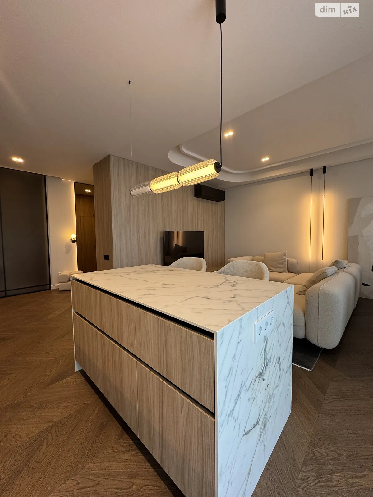 Продается 3-комнатная квартира 130 кв. м в Ужгороде, ул. Легоцкого, 80 - фото 1