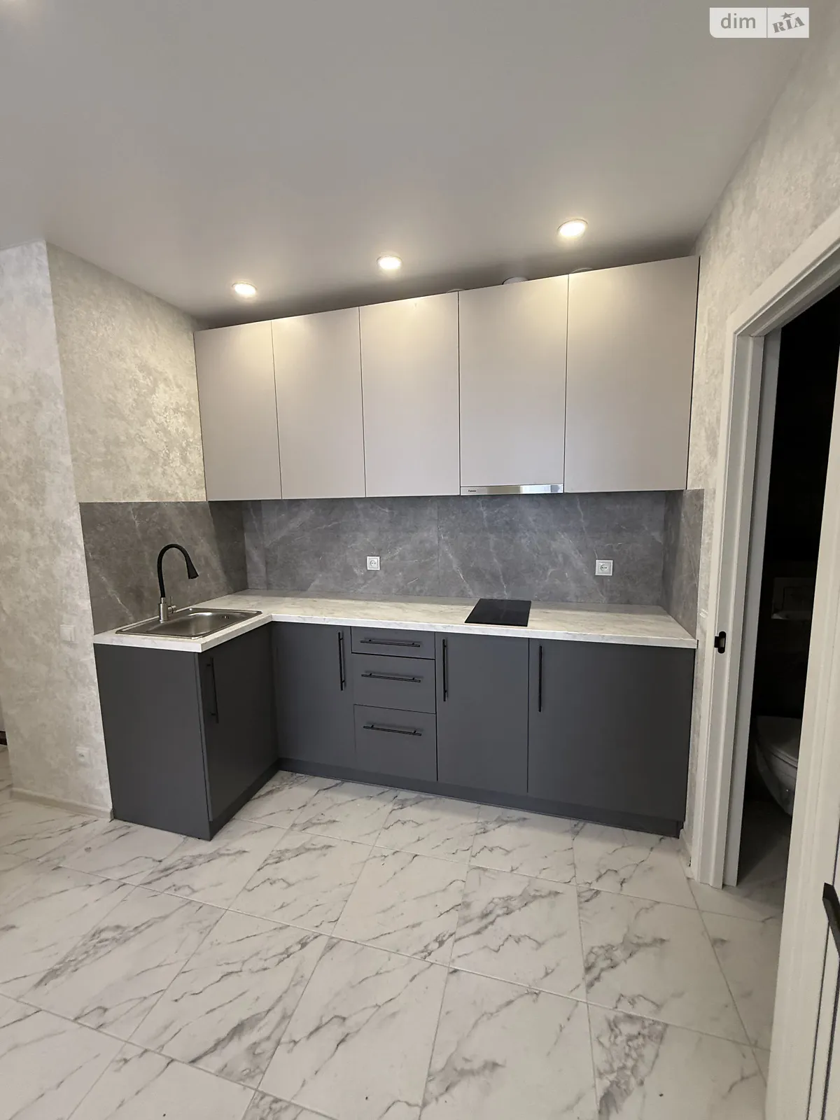 Продается 1-комнатная квартира 35 кв. м в Харькове, ул. Академика Барабашова, 10 - фото 1