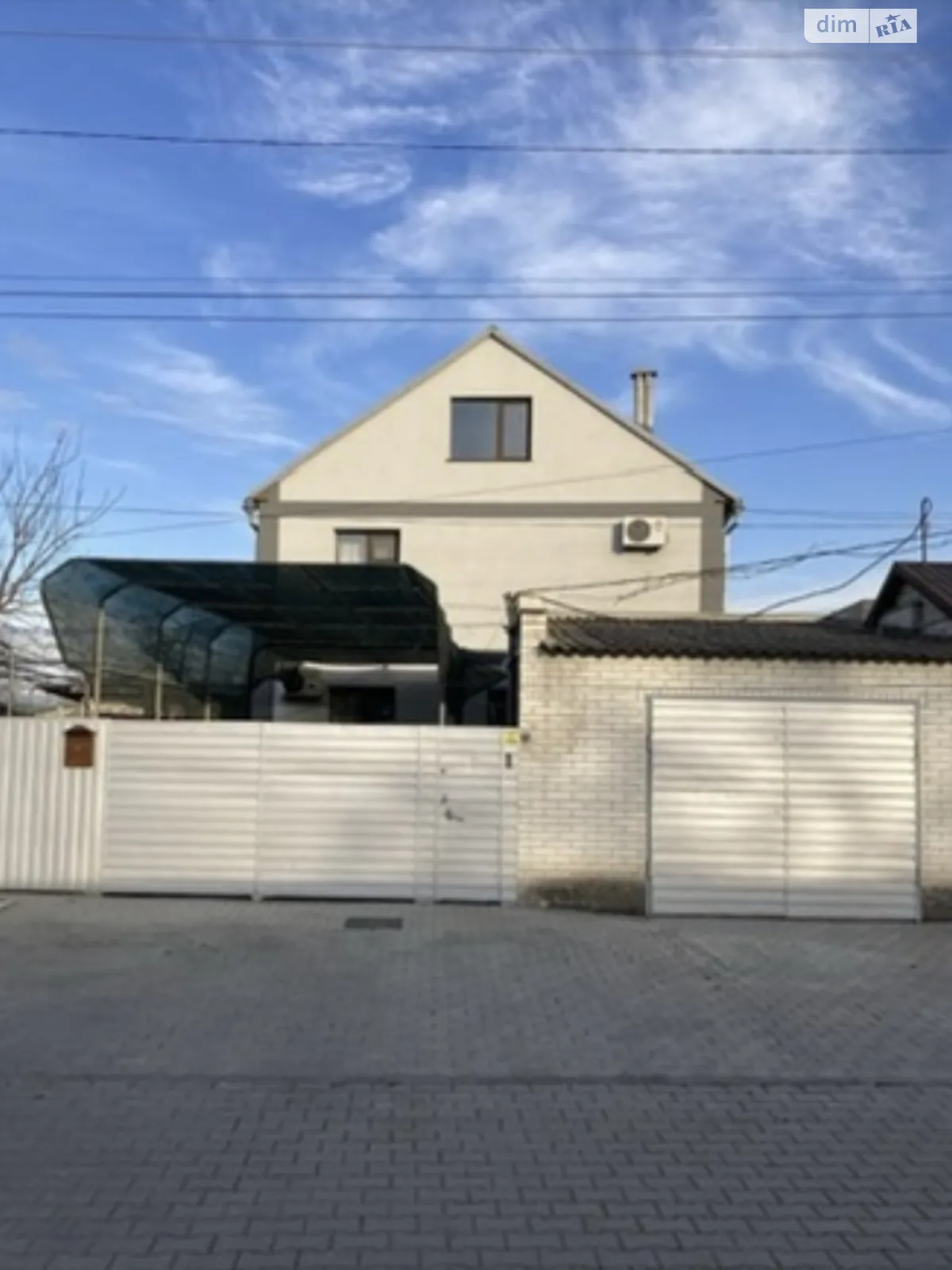 Продается дом на 2 этажа 200 кв. м с бассейном, цена: 110000 $ - фото 1