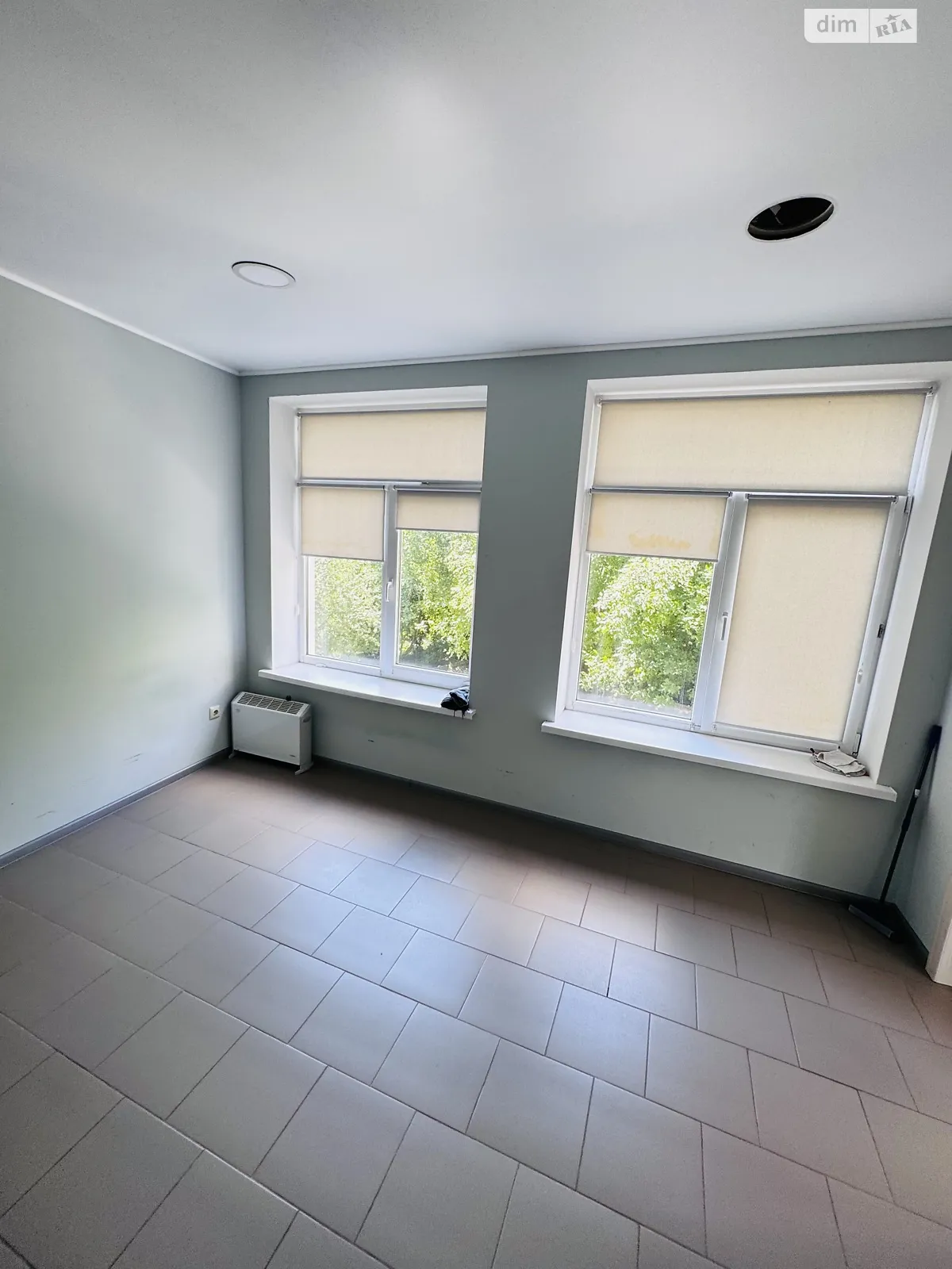 Сдается в аренду офис 84.4 кв. м в бизнес-центре, цена: 8000 грн - фото 1