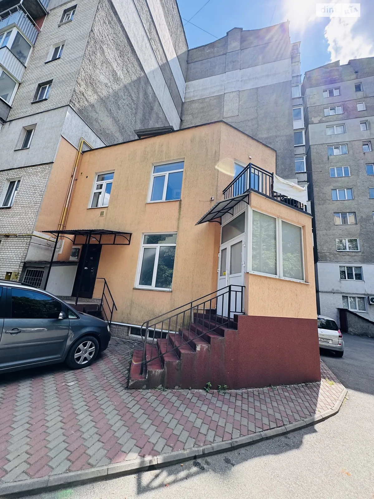 Сдается в аренду офис 84.4 кв. м в бизнес-центре, цена: 8000 грн - фото 1