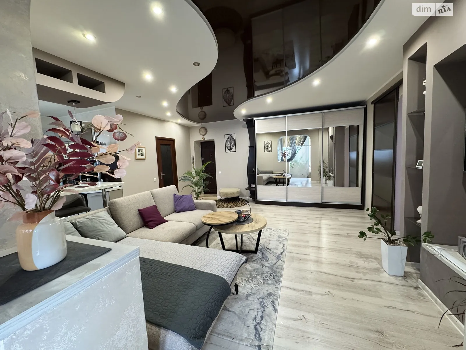 Продается 2-комнатная квартира 70.2 кв. м в Ровно, ул. Буковинская, 14А - фото 1