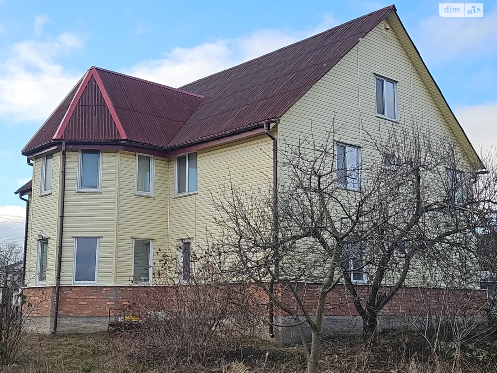 Продается дом на 3 этажа 200 кв. м с гаражом, цена: 150000 $ - фото 1