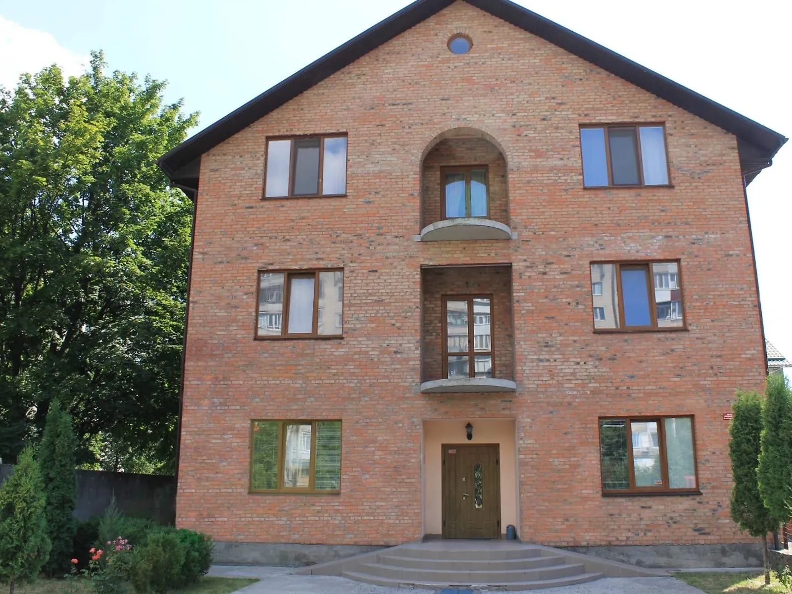 Здається в оренду об'єкт сфери послуг 131 кв. м в 3-поверховій будівлі, цена: 50000 грн - фото 1